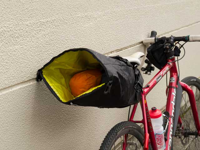 【防水トラベルサドルバッグ】 リュックに変形 バイクパッキング 大型 ロールトップ 取付金具不要 No.1517