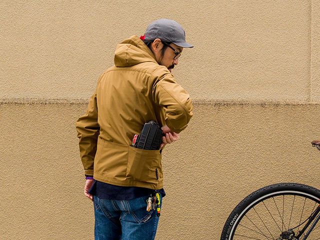 【バイクマンパーカーLight】MoveFit(R) 動きやすくストレッチ はっ水 防風 背ポケット フード付 No.2256