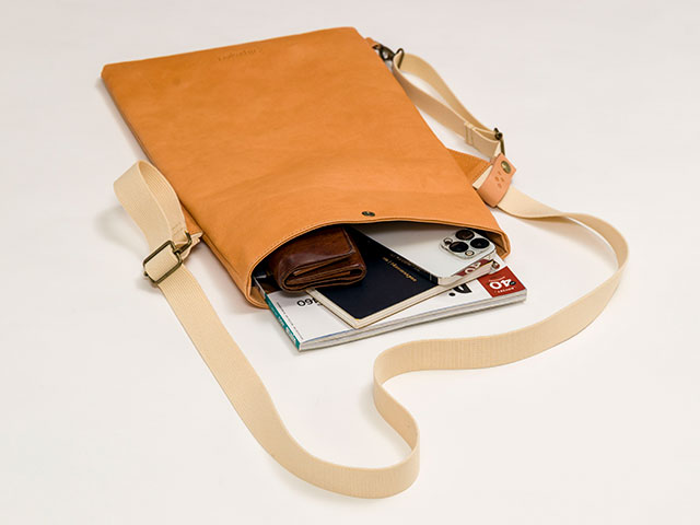 直営限定販売【TOCHIGI LEATHER SACOCHE】最高級 栃木レザー