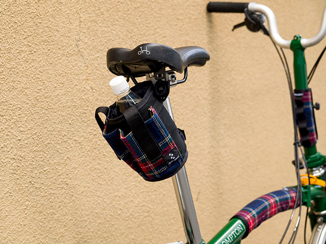 【マルチボトルホルダーツイード】 スマホポケット付き 500mlペットボトル対応 ベルクロ着脱 No.5160 日本製